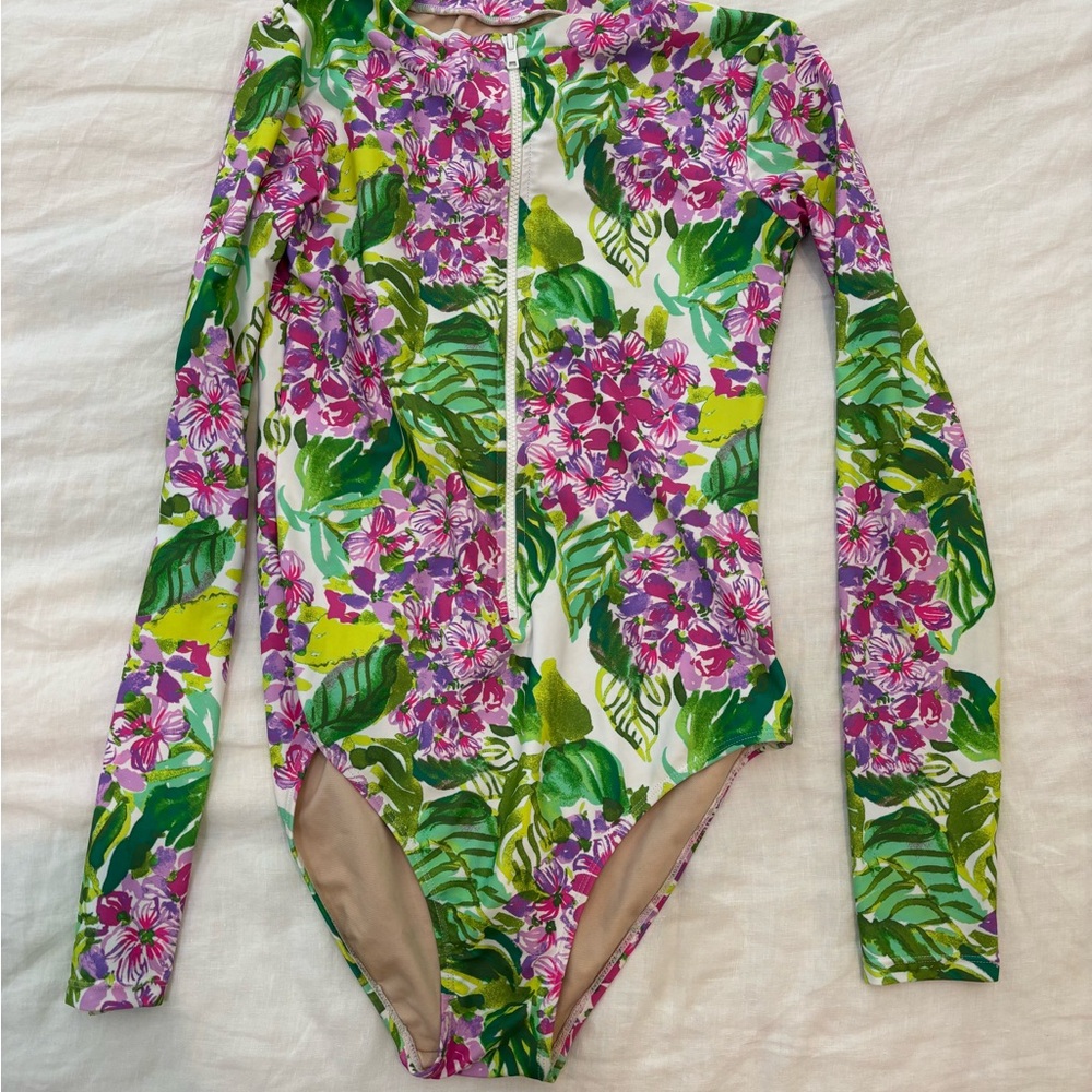 Mott 50 Floral Long Sleeve women’s swimsuit/ rashgaurd Medium